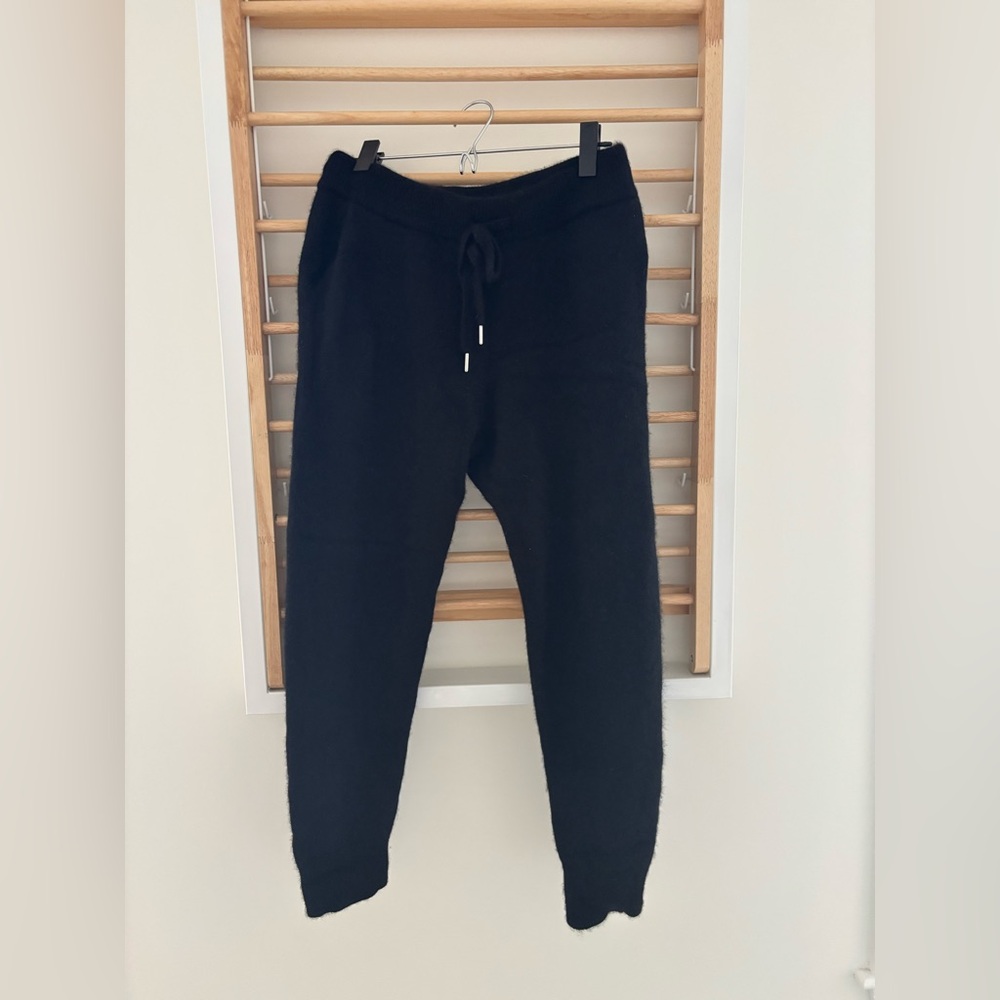 Quince Black 100% Cashmere Joggers